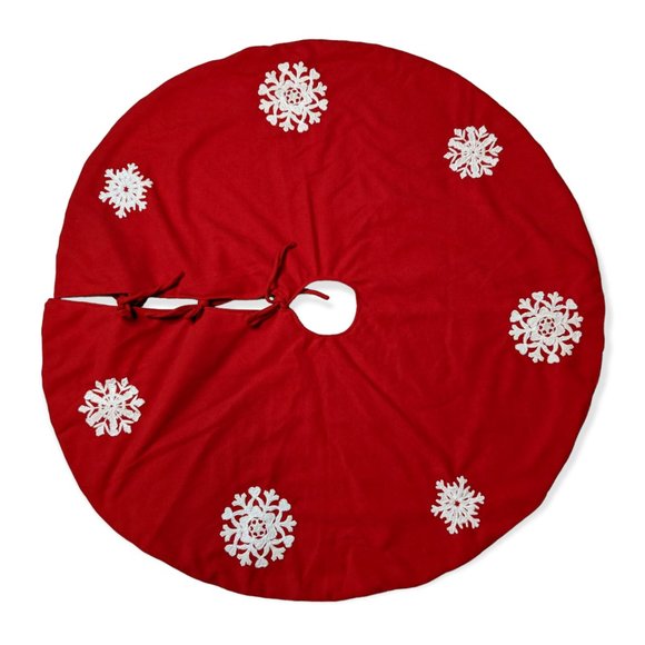 Red & White Snowflake Christmas Tree Skirt - Picture 1 of 9